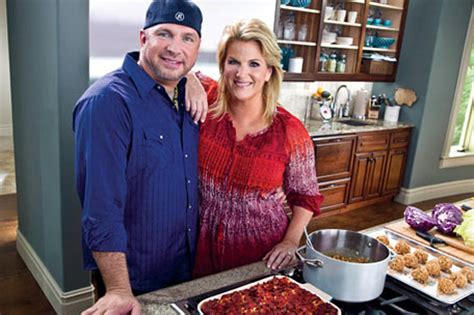 Trisha Yearwood Cooking Show Welcomes ‘Gartha Stewart’