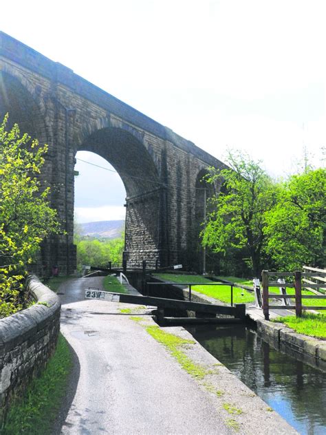 Saddleworth Discovery Walks: Uppermill by turnpike and towpath – Saddleworth Independent