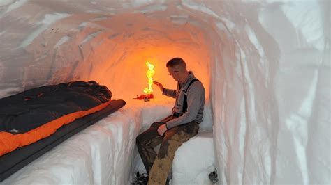 Dugout Shelter Under 10ft (3m) of Snow - Solo Camping in Survival ...