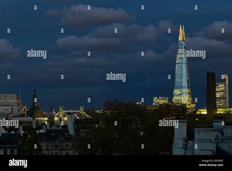 London skyline at night Stock Photo - Alamy