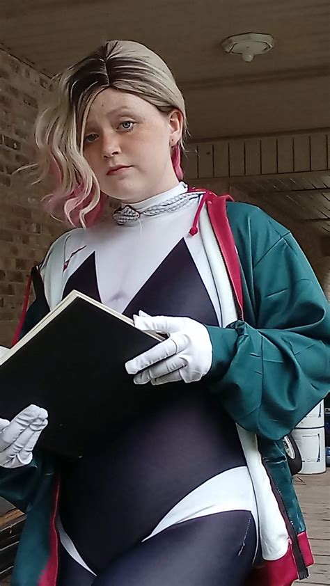 "Missed you too." - Gwen Stacy (Across the Spiderverse) | Cosplay Amino