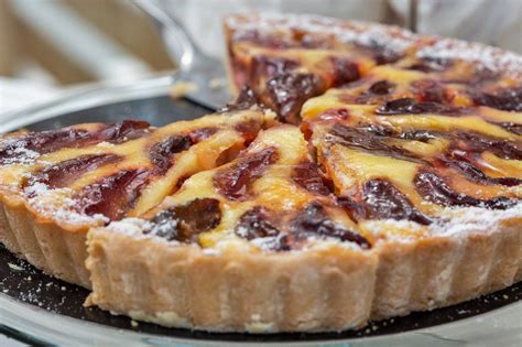 La tarte aux prunes à l'alsacienne | Recette | Tarte aux prunes, Tarte, Tarte au quetsches