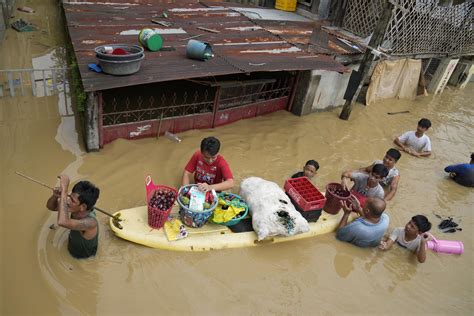 Typhoon heroes: 5 Filipino rescuers drown in flooded village | AP News