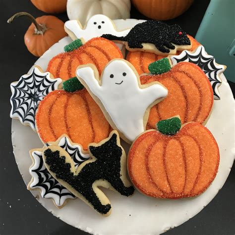 Black and White Halloween Cookies – Bakers Brigade