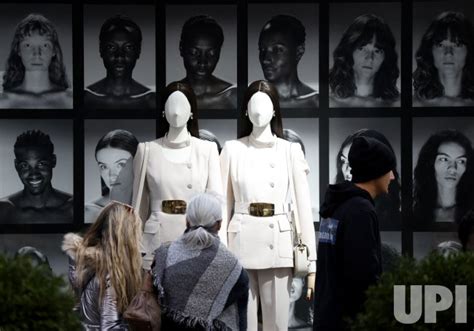 Photo: Pedestrians Walk Past a Gucci Retail Store on Fifth Avenue - NYP20230322112 - UPI.com