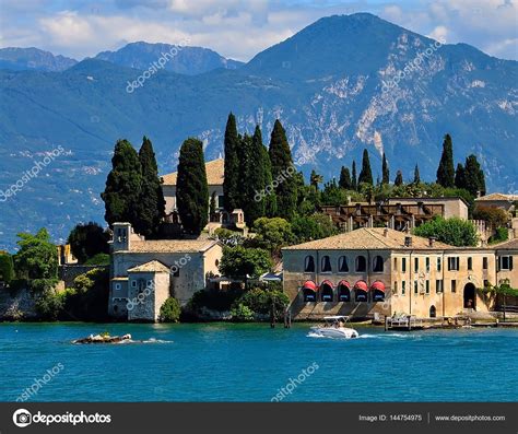 Beautiful view of Riva del Garda, Lake Garda, Italy — Stock Photo © Elens196 #144754975