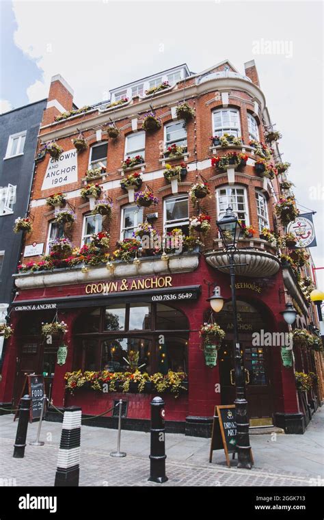 Crown and Anchor Pub Stock Photo - Alamy