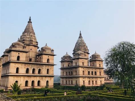 The Royal Chhatris | Orchha - What to Expect | Timings | Tips - Trip Ideas by MakeMyTrip