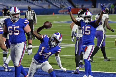 Bills' Diggs among NFL elite receiving company this weekend | AP News