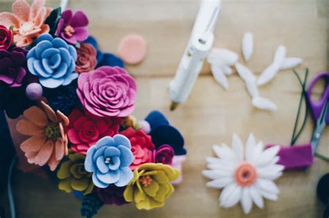 LEARN: How to Make a Felt Flower Step-by-Step