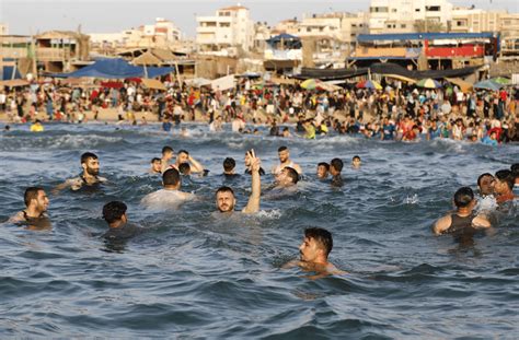 PHOTO GALLERY: Gaza goes to the beach for much needed respite after Israel assault ends ...