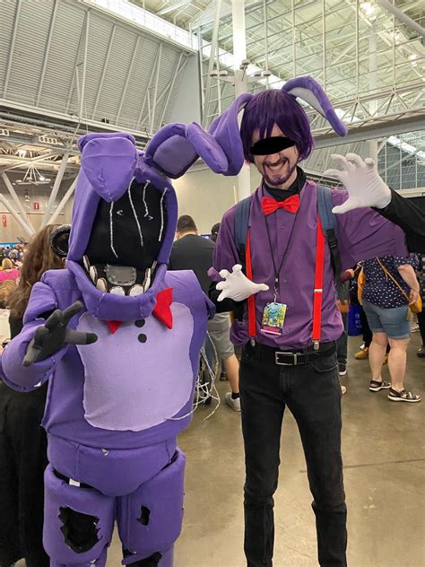 withered bonnie cosplay at fan expo by me : r/fivenightsatfreddys