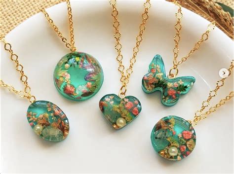 How to make Resin Jewelry in Simple Steps? - Mintly