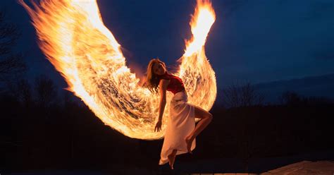 Photographer Shoots Phoenix Wings by Light Painting with Fire