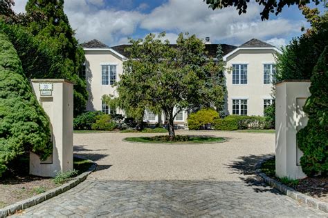 Real Almost-Ex-Housewife Ramona Singer Leasing Hamptons Estate