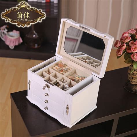 25 Beautiful Locking Jewelry Boxes | Zen Merchandiser