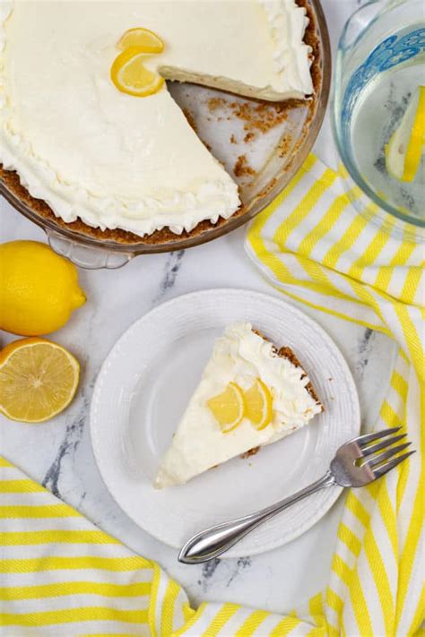 No Bake Sugar Free Lemon Pie (Keto friendly) - Far From Normal