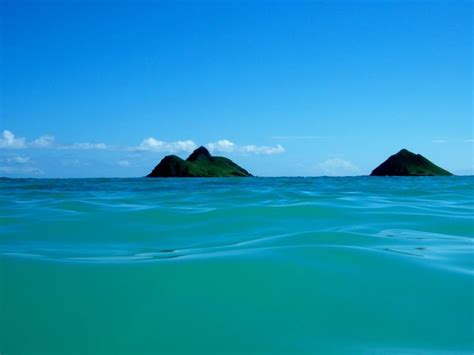 The Mokulua Islands off Lanikai Beach, Oahu | Lanikai beach, Oahu ...