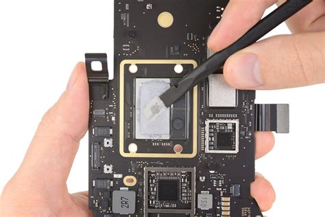 M1 MacBook Air and MacBook Pro Teardown Gives a Clear Look at The New M1 Chip