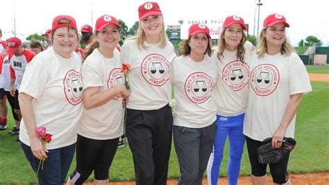 'League of Their Own' Cast Reunites on the Baseball Field After 24 Years | Entertainment Tonight