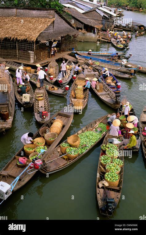 Vietnam Mekong river delta floating market Stock Photo - Alamy