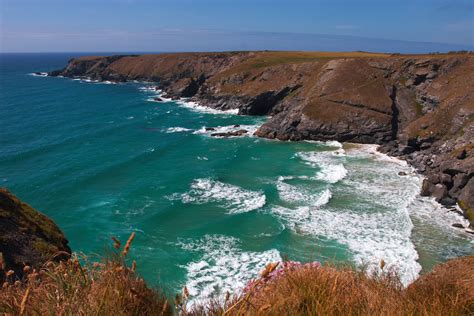 Waves breaking on the beach at Pentire Steps, Cornwall | North Coast ...