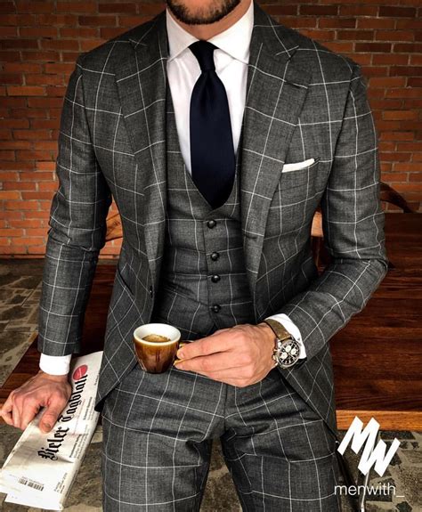 Do you like the suit? Let us know in the comments! Follow us (@dailyformalstyle) for more ...