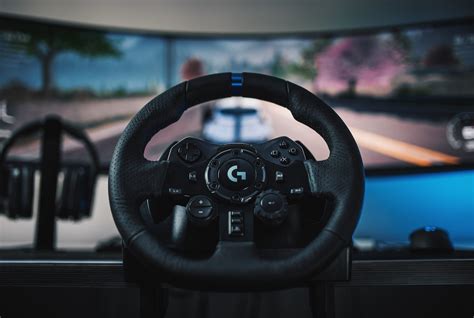 Logitech's G923 racing wheel makes you feel every curve of the road | Engadget