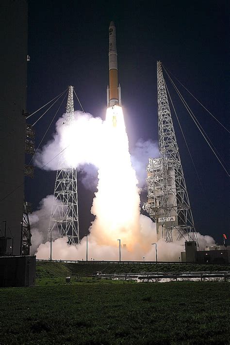 Spectacular Sunset Launch of new US Spy Satellite - Universe Today