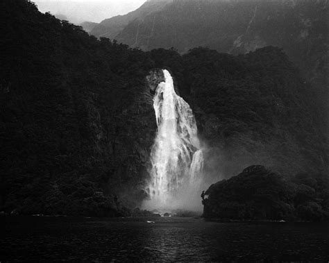 Hundreds of Waterfalls in Milford Sound with Makina 67 - Tahusa