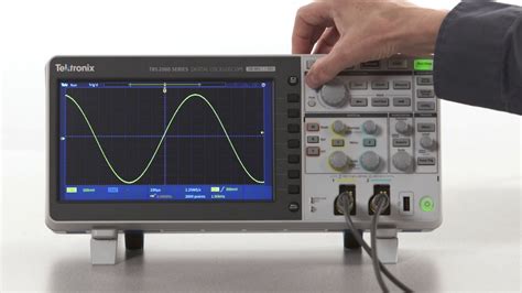 Making Basic Oscilloscope Time and Amplitude Measurements (Part 4) - YouTube