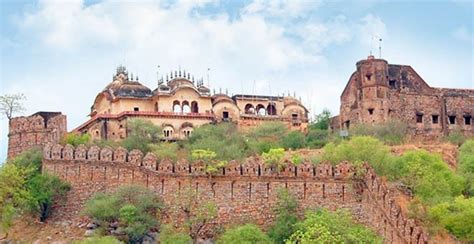 Pandu Pol Alwar, Hanuman Temple Of Pandupol in Sariska