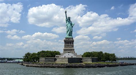 Top 30 Touristy Things to Do in Manhattan - Savored Journeys