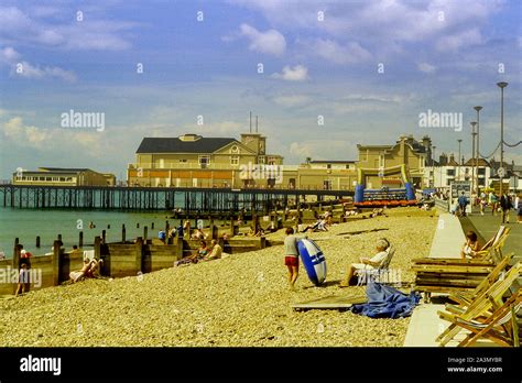 West sussex traditional english holidays hi-res stock photography and images - Alamy