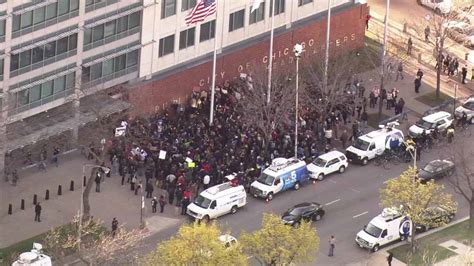 PHOTOS: Crowds gather for protest outside Chicago Police headquarters ...