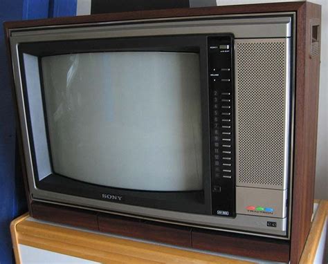 que me dices de este Sony Trinitron TV? el mas deseado en la epoca ...