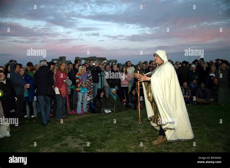 Druids at the summer solstice at Stonehenge Stock Photo - Alamy