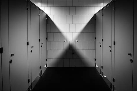 North Carolina Middle School Removes Mirrors From Student Restrooms ...