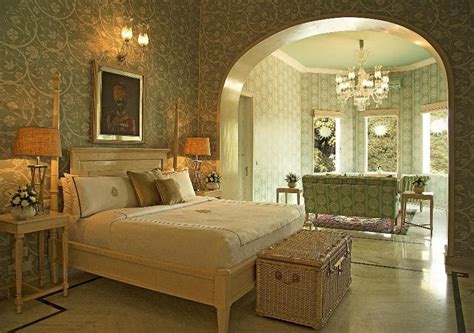 The Bedroom of the Queen Elizabeth II Suite | Interior de palacio, Ideas de diseño de interiores ...