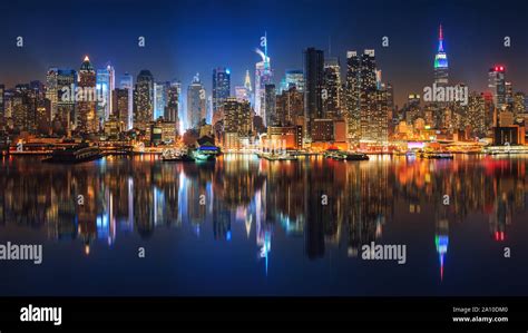 View on Manhattan at night Stock Photo - Alamy