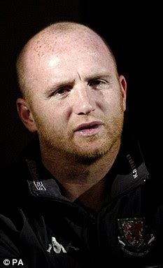 Former Arsenal and Celtic star John Hartson released from hospital after cancer treatment ...