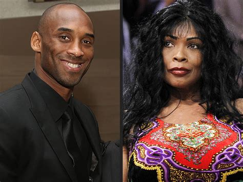 Kobe Bryant Reaches Settlement With Mom Over Memorabilia