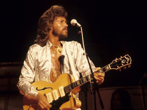 Barry Gibb & Dionne Warwick Tapped To Receive Kennedy Center Honors | 107.3 WSJY