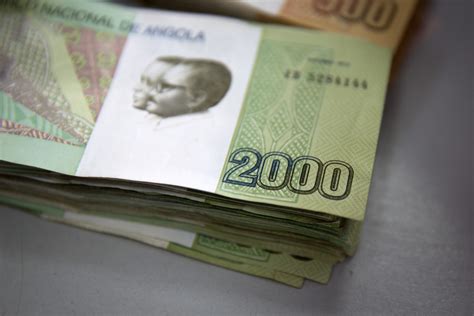 Angola Plans Currency Auction Tuesday as It Ends Peg - Bloomberg