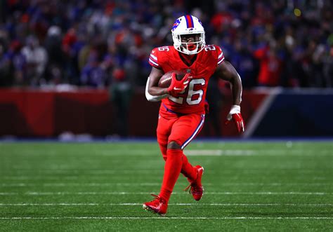 Should the Buffalo Bills re-sign Devin Singletary this offseason?