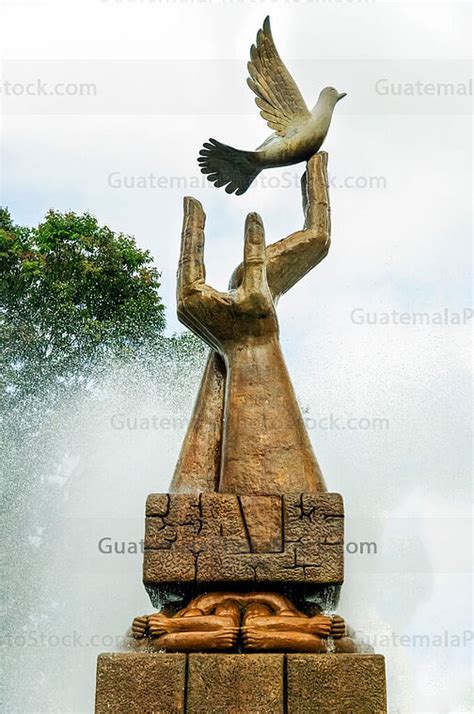 Foto de Monumento a la Paz – Fotos de Guatemala, GuatemalaPhotoStock.com