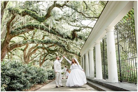 Intimate Forsyth Park Elopement | Savannah, GA | Amber Elizabeth Weddings