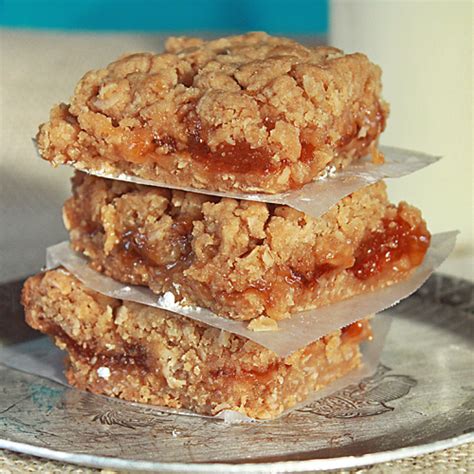 Easy Apricot Bars Recipe - Mommysavers.com | Mommysavers