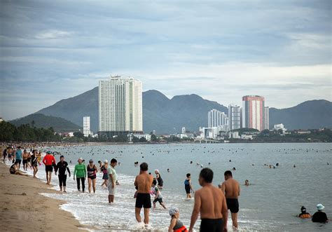 Nha Trang bans pets from beaches