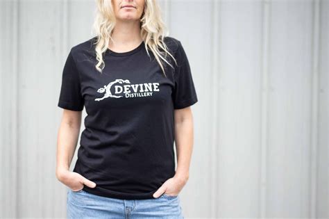 DEVINE Logo Tee – DEVINE Distillery